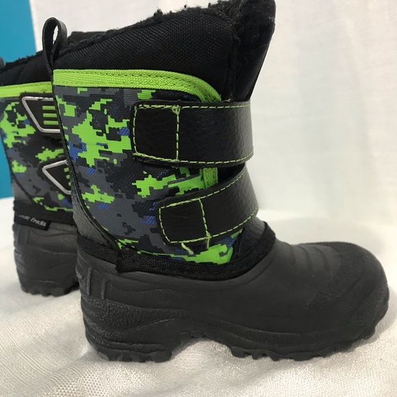 Boys Youth Size 3 Arctic Tracks Hawks Boots Light-Up In Back Waterproof - Picture 5 of 13